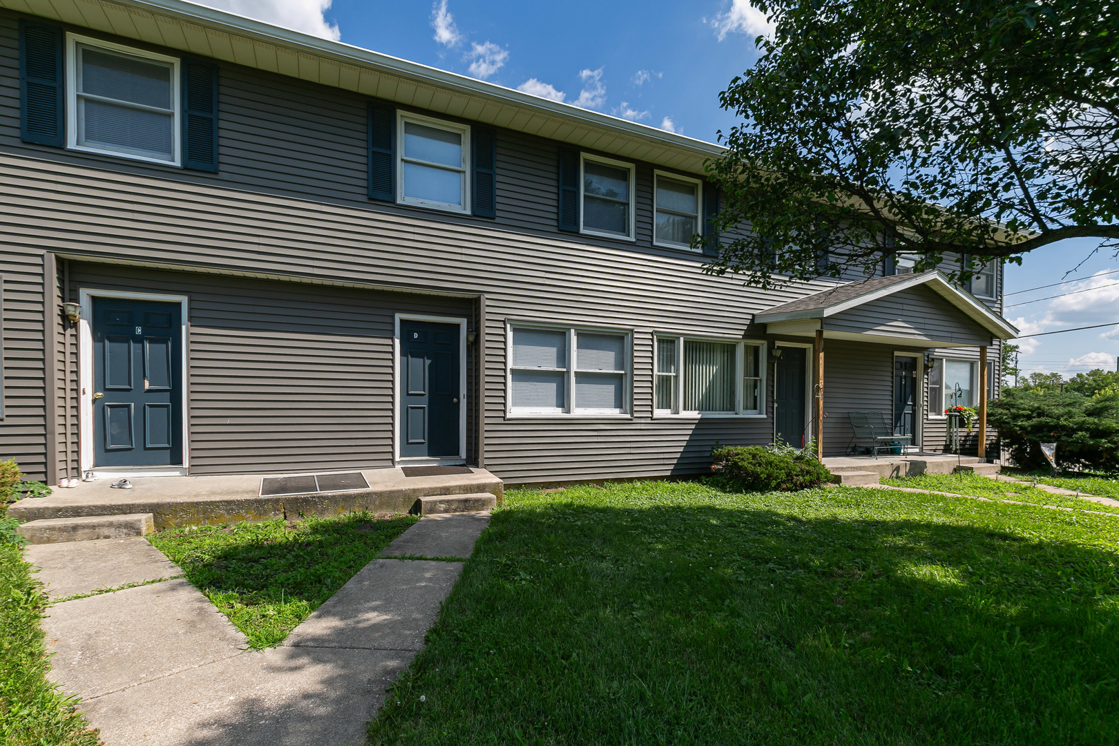 3367 Hillandale Road Davenport, IA 52806 - Photo 2 of 26