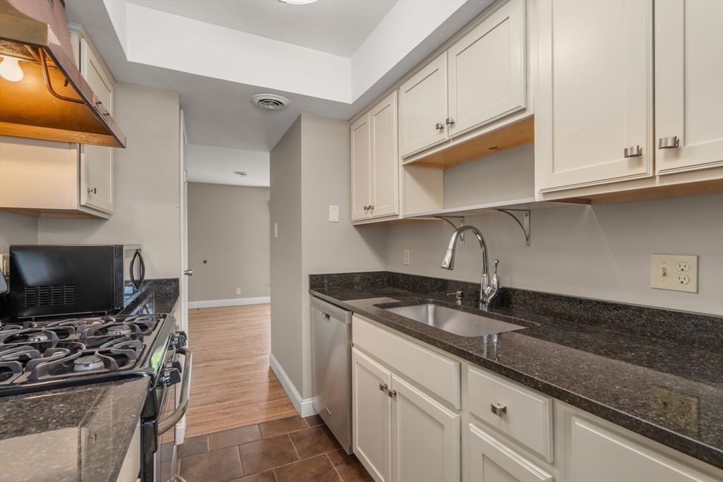 40 Yorktown Drive, Unit D Springfield, MA 01108 - Photo 10 of 27