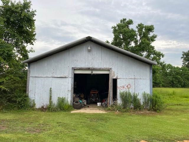 1683 Nola Road Northeast Brookhaven, MS 39601 - Photo 28 of 46 Shop in backyard