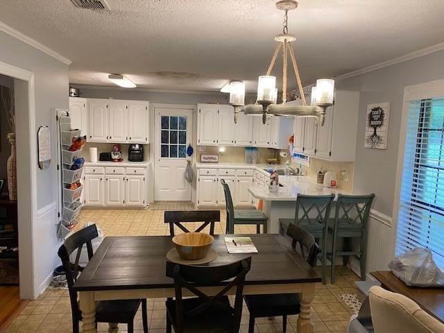 1683 Nola Road Northeast Brookhaven, MS 39601 - Photo 4 of 46 Eating area and kitchen