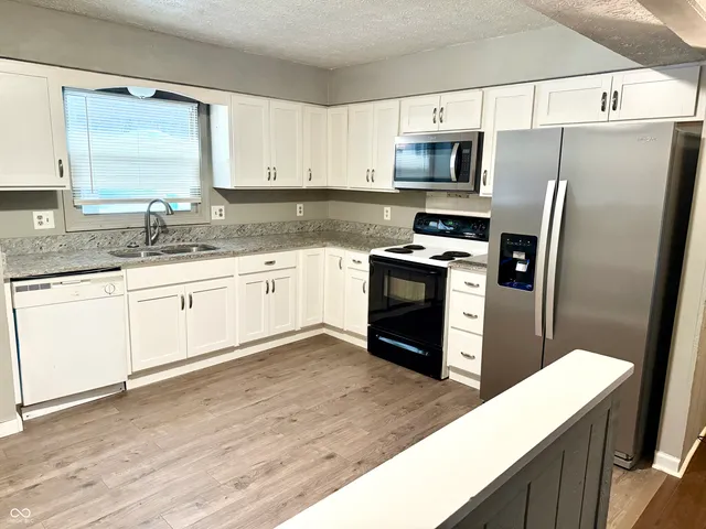 $299,900 | 1713 Sycamore Drive, Plainfield, IN 46168