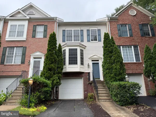 $3,200 | 7602 Audubon Meadow Way, Alexandria, VA 22306