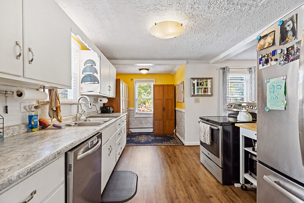 10 Edgewood Street Waterville, ME 04901 - Photo 29 of 64 29_BP5A0066_DxO_mls