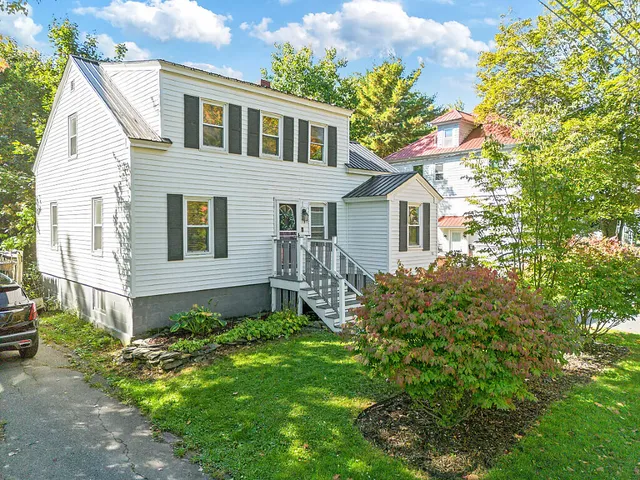 $259,900 | 10 Edgewood Street, Waterville, ME 04901