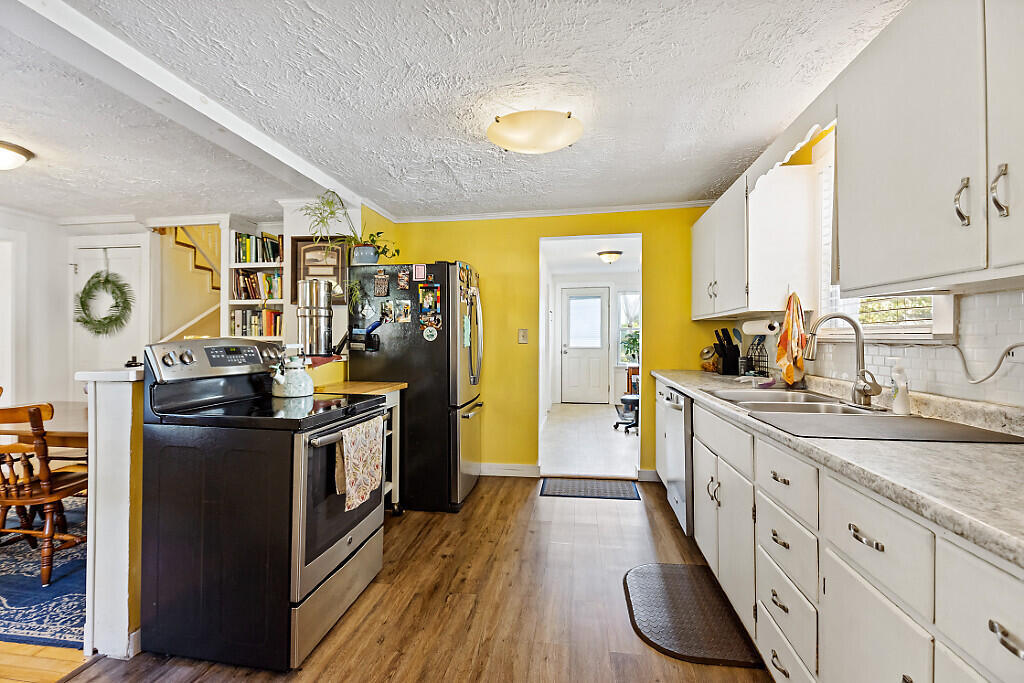 10 Edgewood Street Waterville, ME 04901 - Photo 31 of 64 31_BP5A0072_DxO_mls