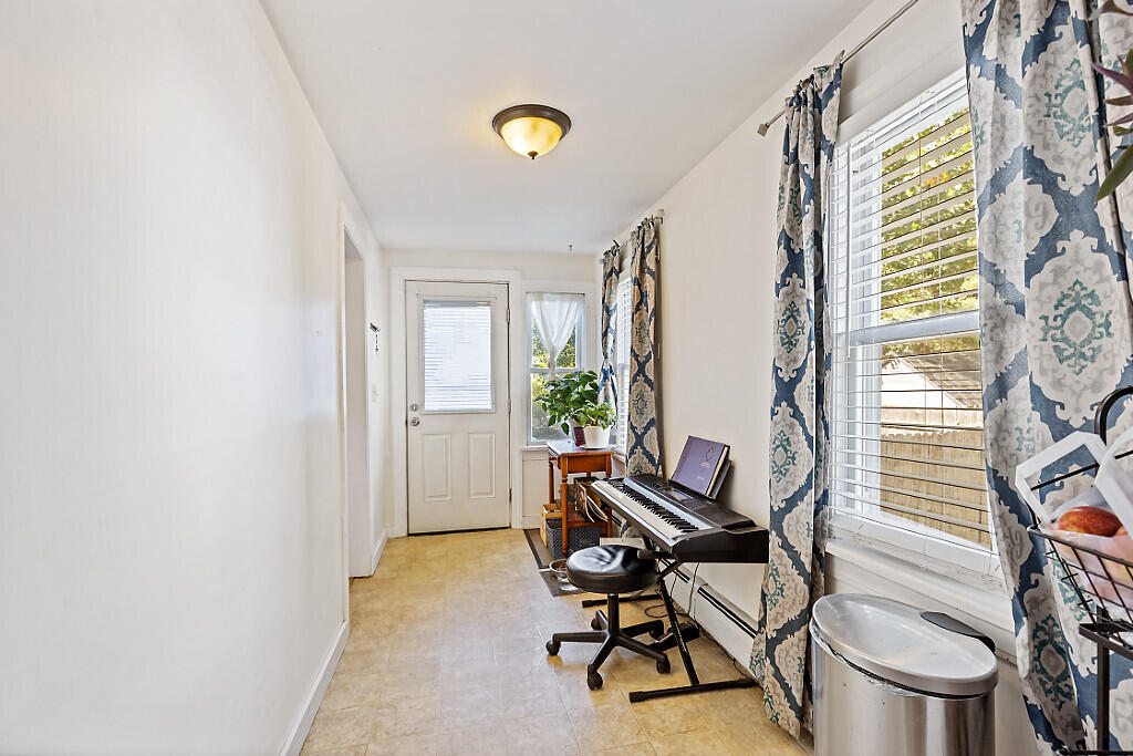 10 Edgewood Street Waterville, ME 04901 - Photo 33 of 64 33_BP5A0063_DxO_mls