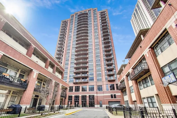 $350,000 | 330 North Jefferson Street, Unit 907, Chicago, IL 60661