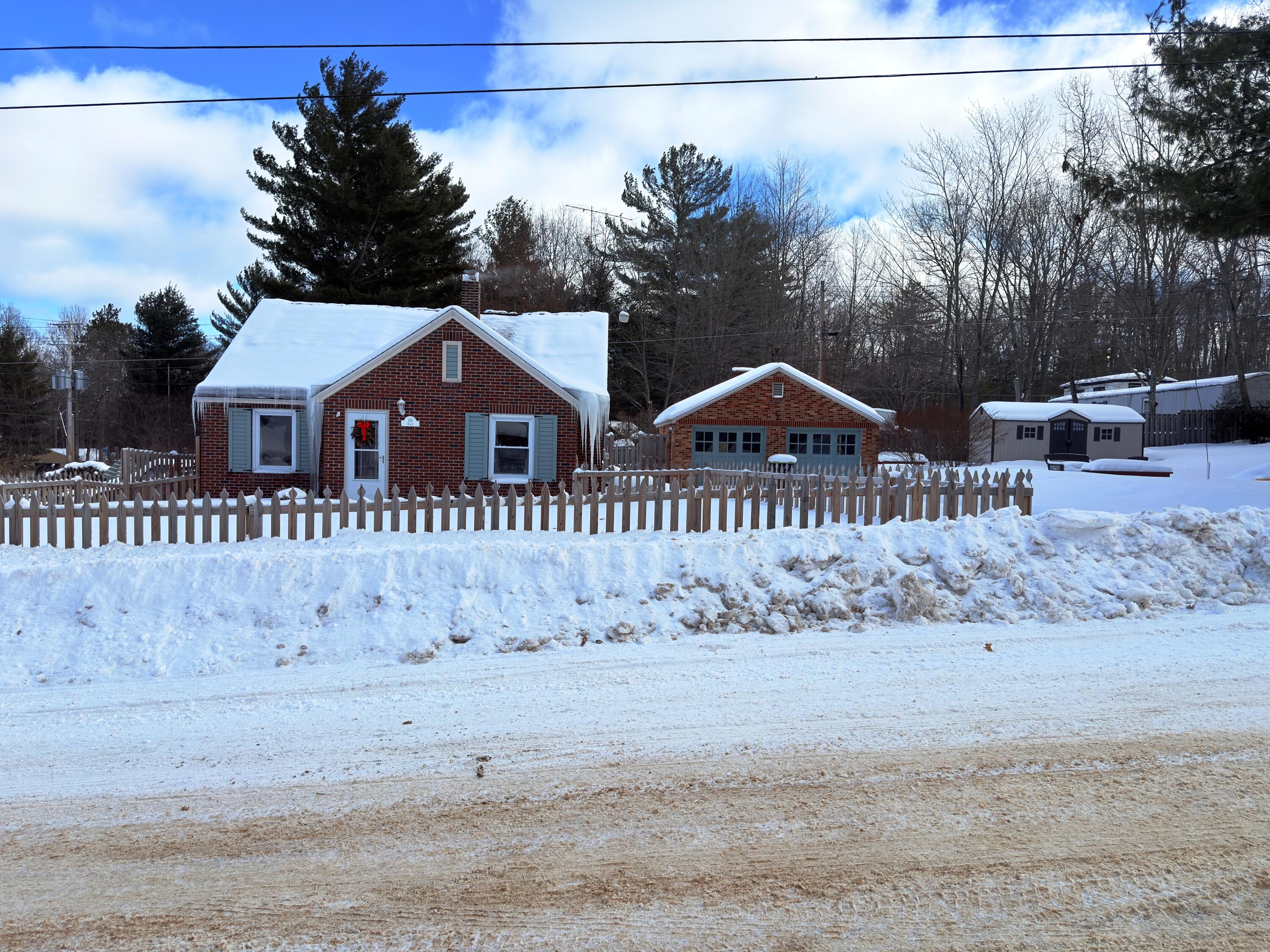 105 Marvin Road Roscommon, MI 48653 - Photo 2 of 21 IMG_1765