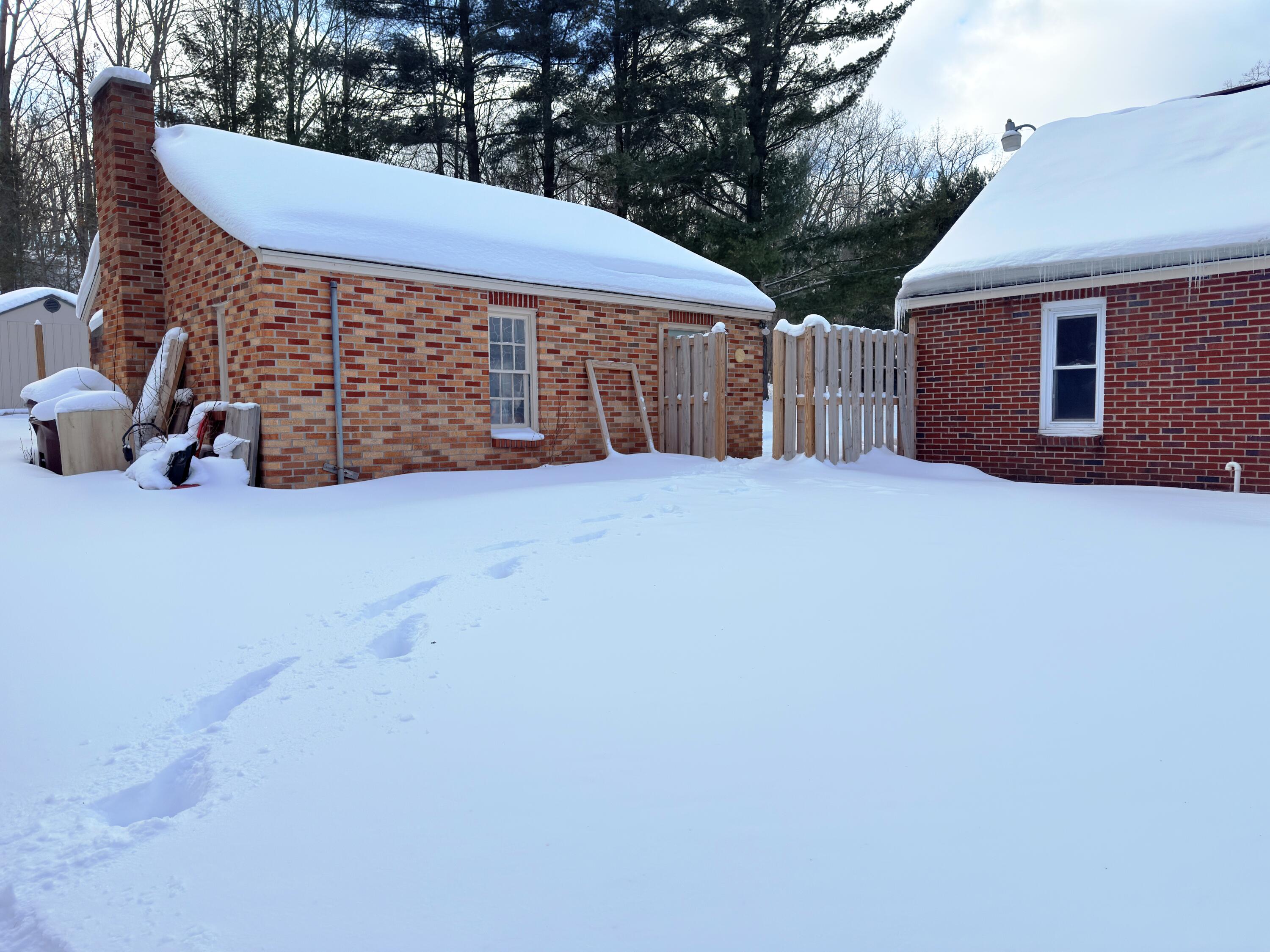 105 Marvin Road Roscommon, MI 48653 - Photo 4 of 21 IMG_1762