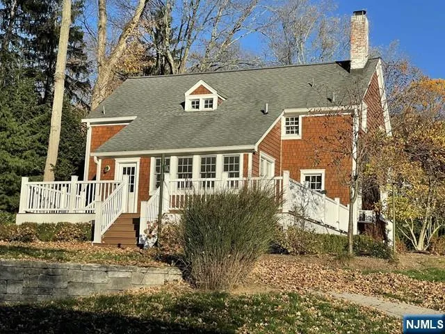 $1,400,000 | 261 East Saddle River Road, Saddle River, NJ 07458