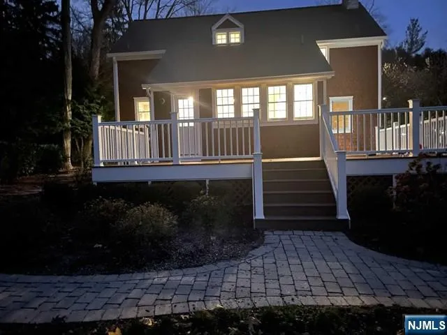 $1,400,000 | 261 East Saddle River Road, Saddle River, NJ 07458