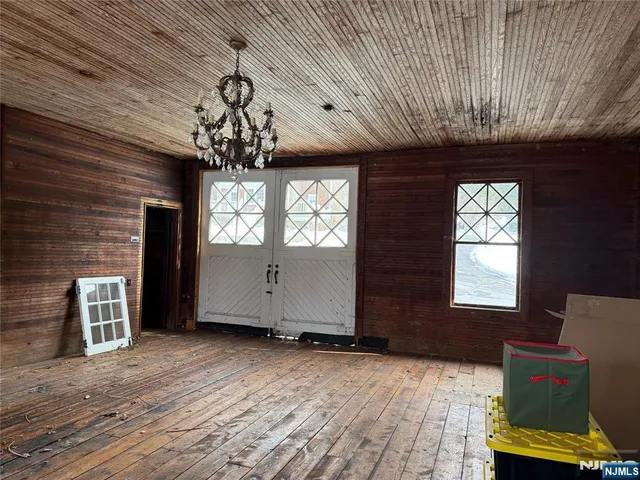 $1,400,000 | 261 East Saddle River Road, Saddle River, NJ 07458