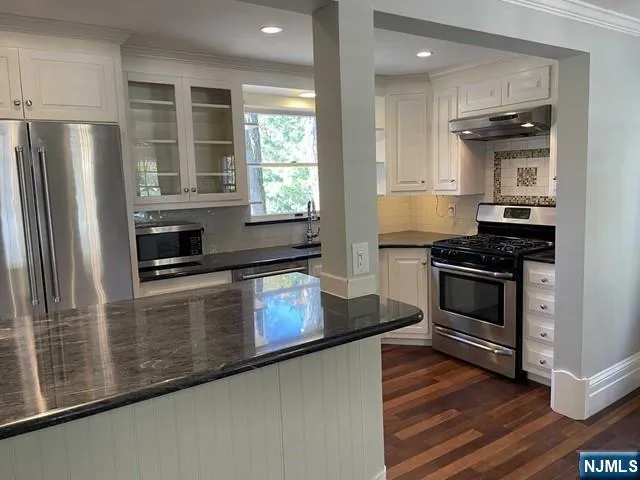 $1,400,000 | 261 East Saddle River Road, Saddle River, NJ 07458