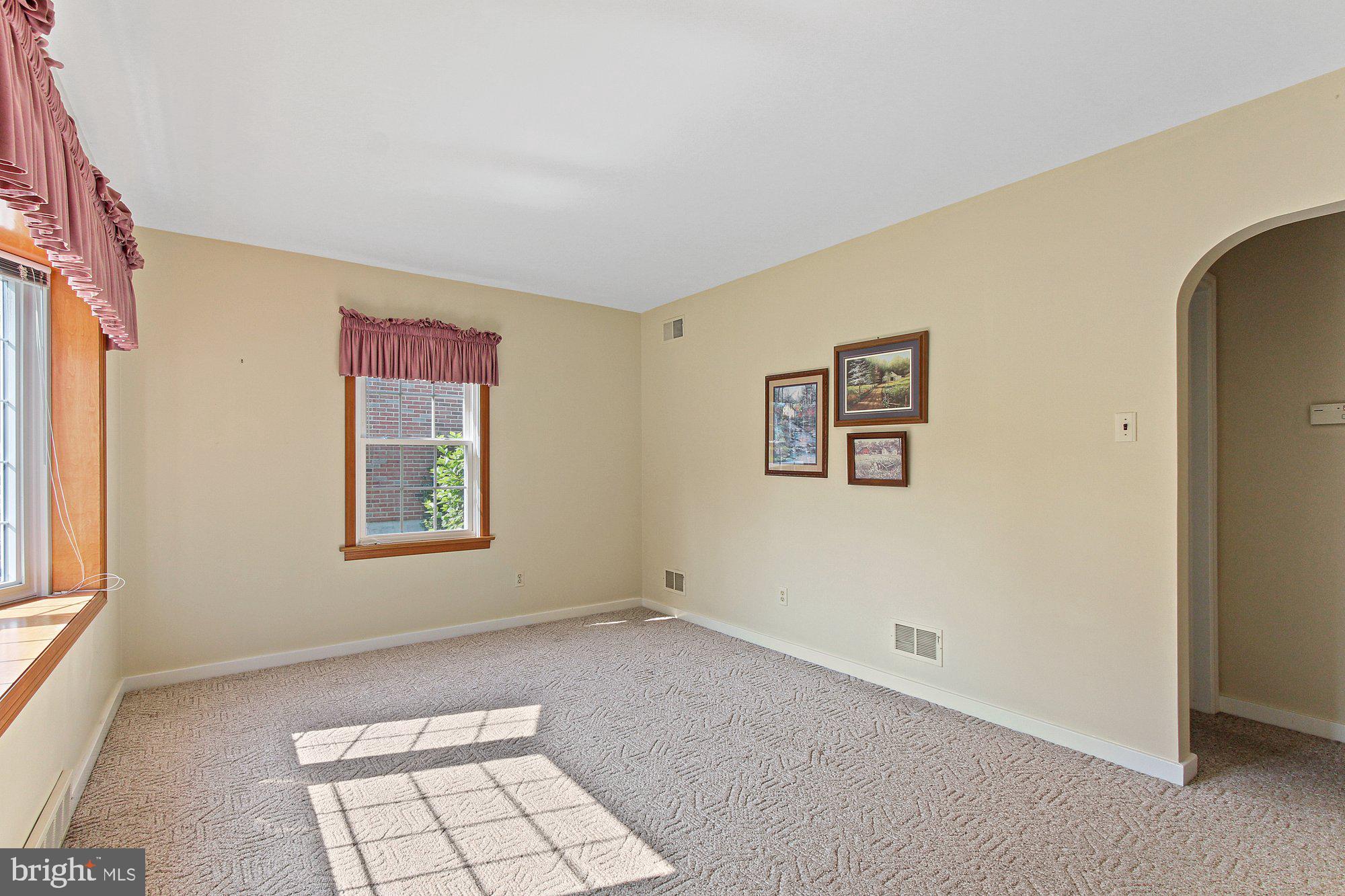 334 Pinehurst Road York, PA 17402 - Photo 3 of 28 Living Room