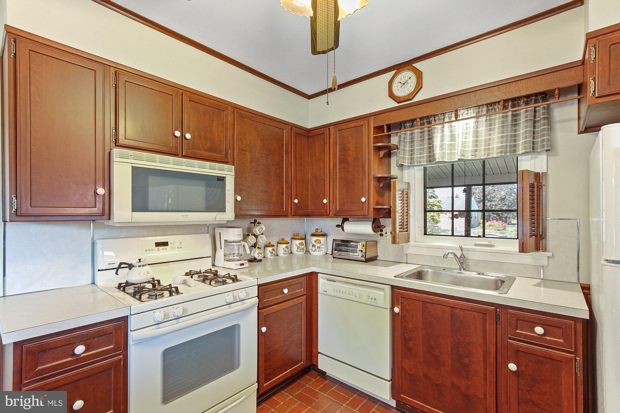 334 Pinehurst Road York, PA 17402 - Photo 9 of 28 Gallery Image 9