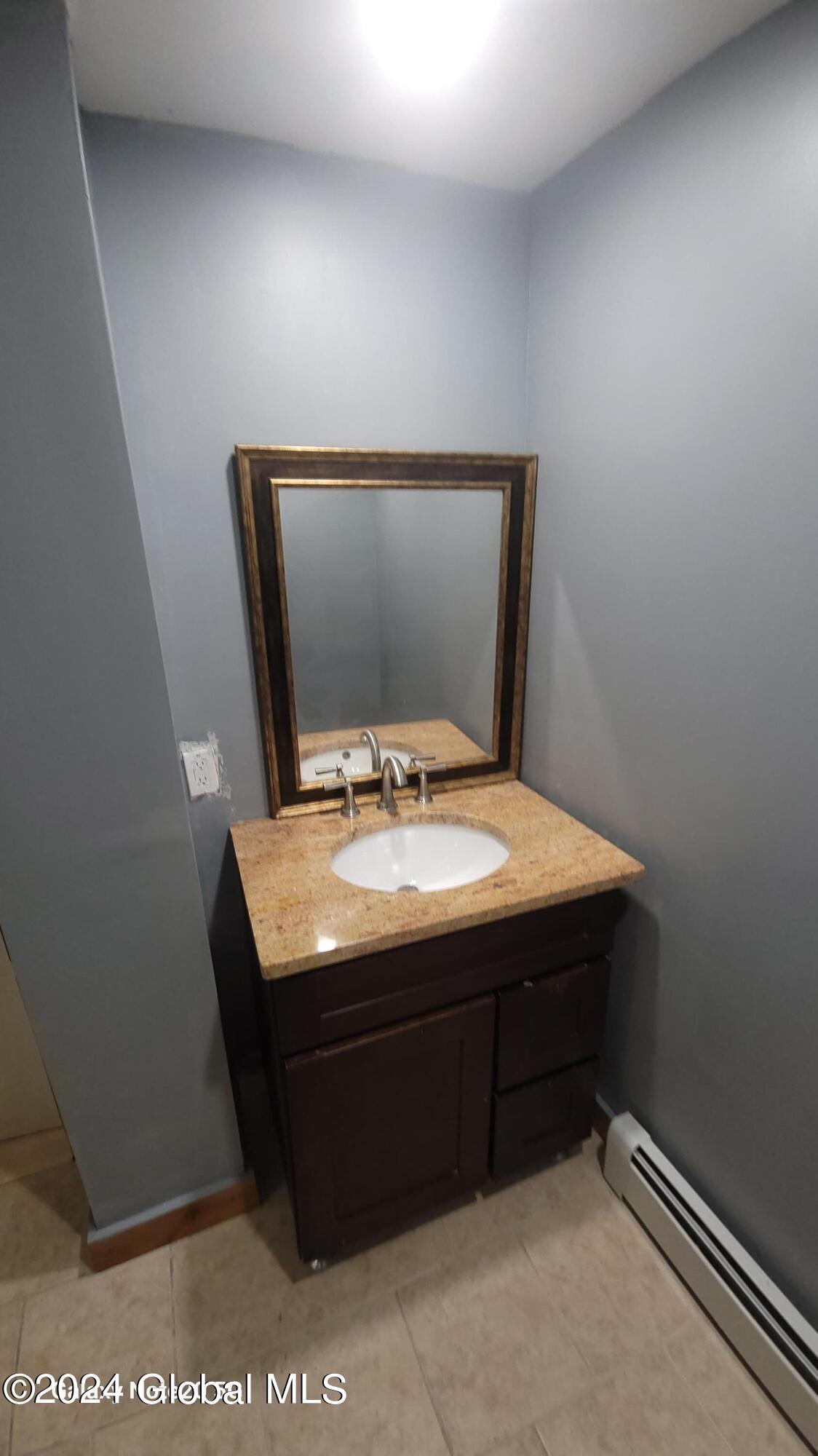 316 2nd Street Albany, NY 12206 - Photo 26 of 38 2nd flr full bathroom