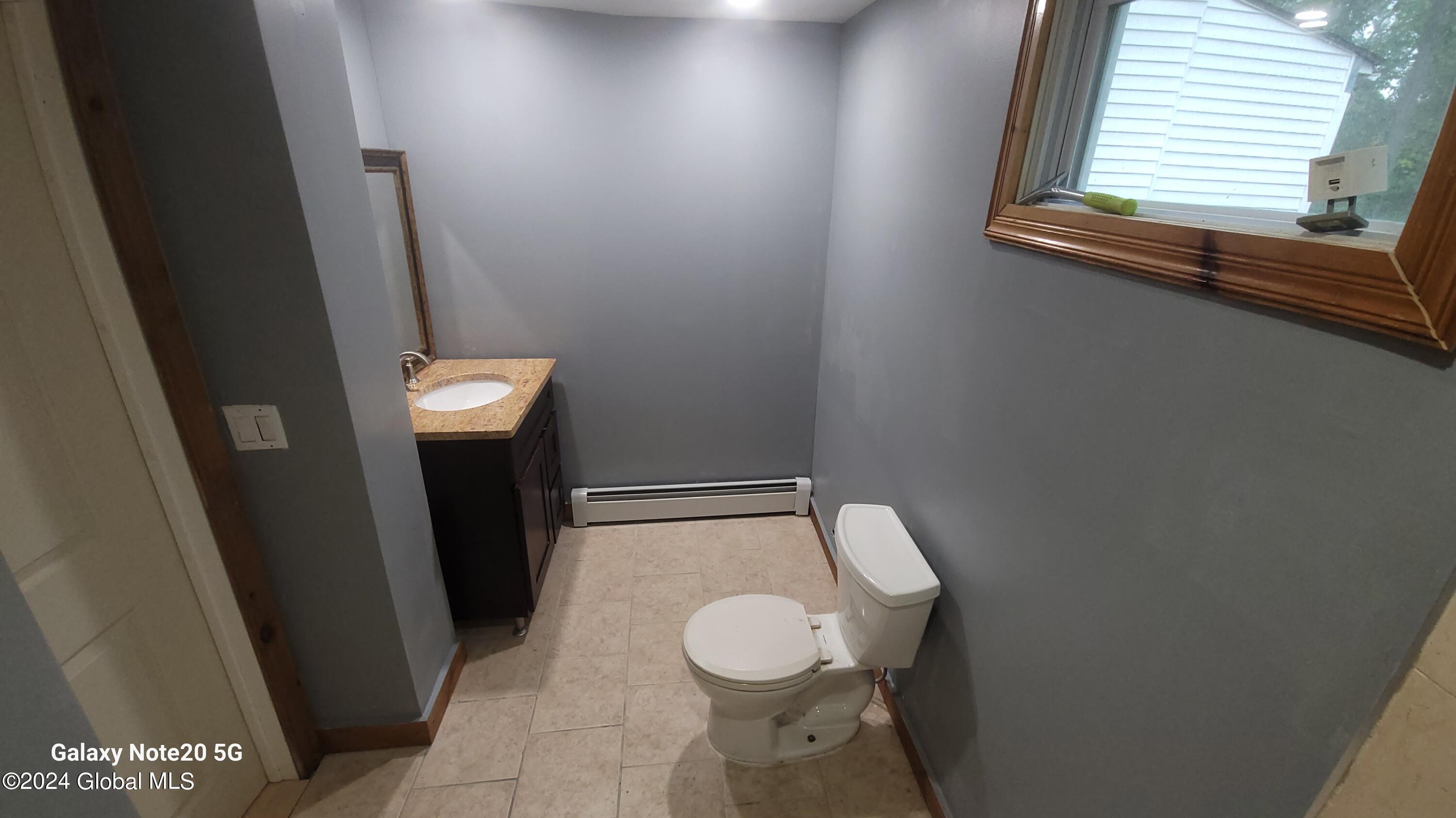 316 2nd Street Albany, NY 12206 - Photo 28 of 38 2nd flr full bathroom