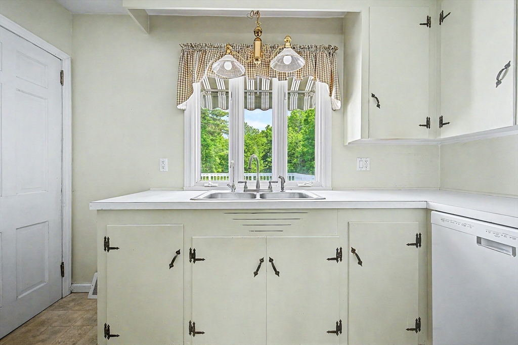 355 Boston Road Sutton, MA 01590 - Photo 16 of 30