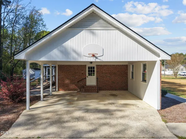 $2,000 | 200 East Pope Avenue, Kenly, NC 27542