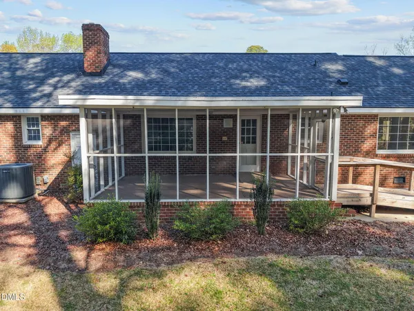 $2,000 | 200 East Pope Avenue, Kenly, NC 27542
