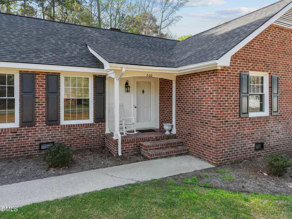 $2,000 | 200 East Pope Avenue, Kenly, NC 27542