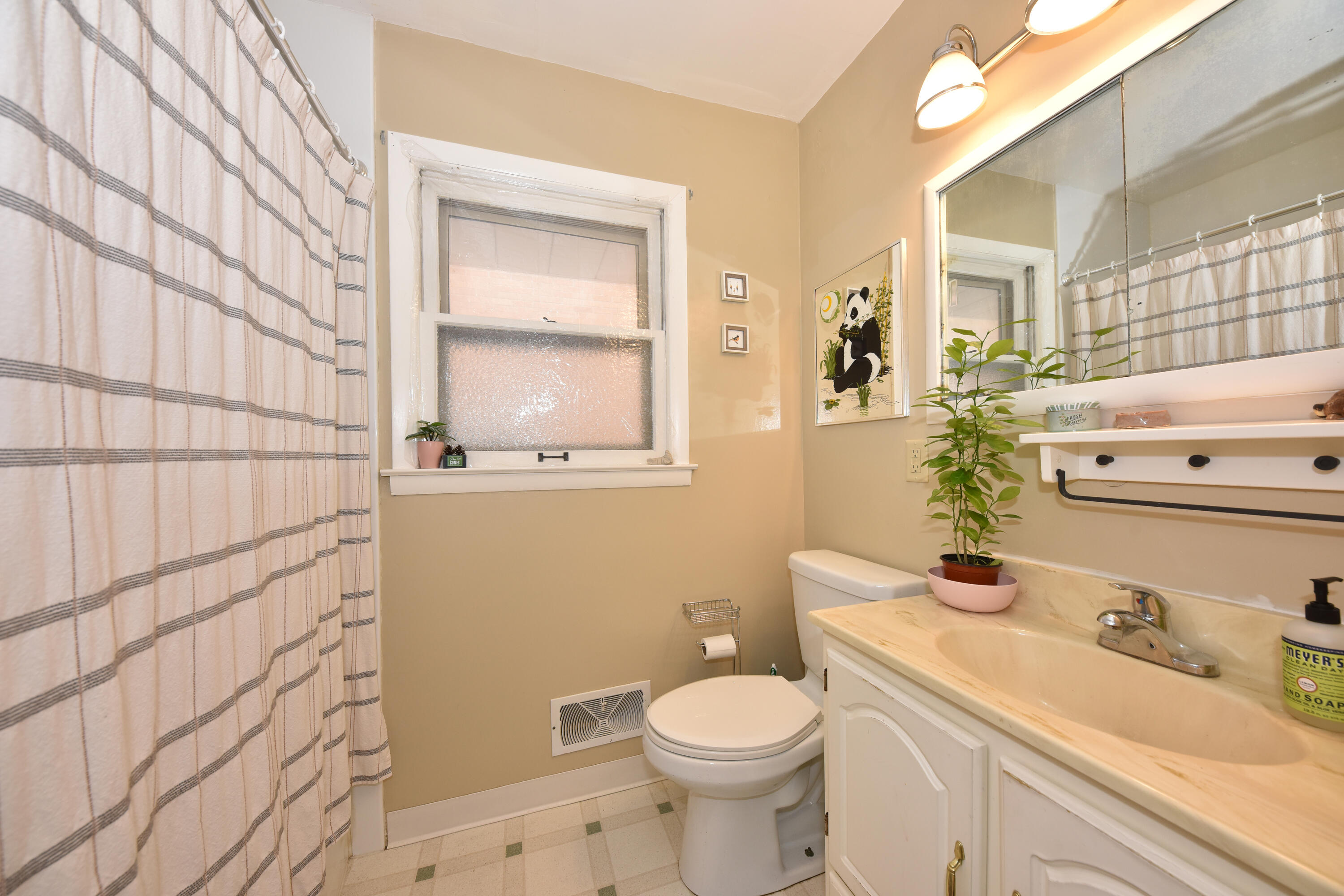 3370 South Howell Avenue, Unit 3372 Milwaukee, WI 53207 - Photo 14 of 38 Lower Full Bathroom