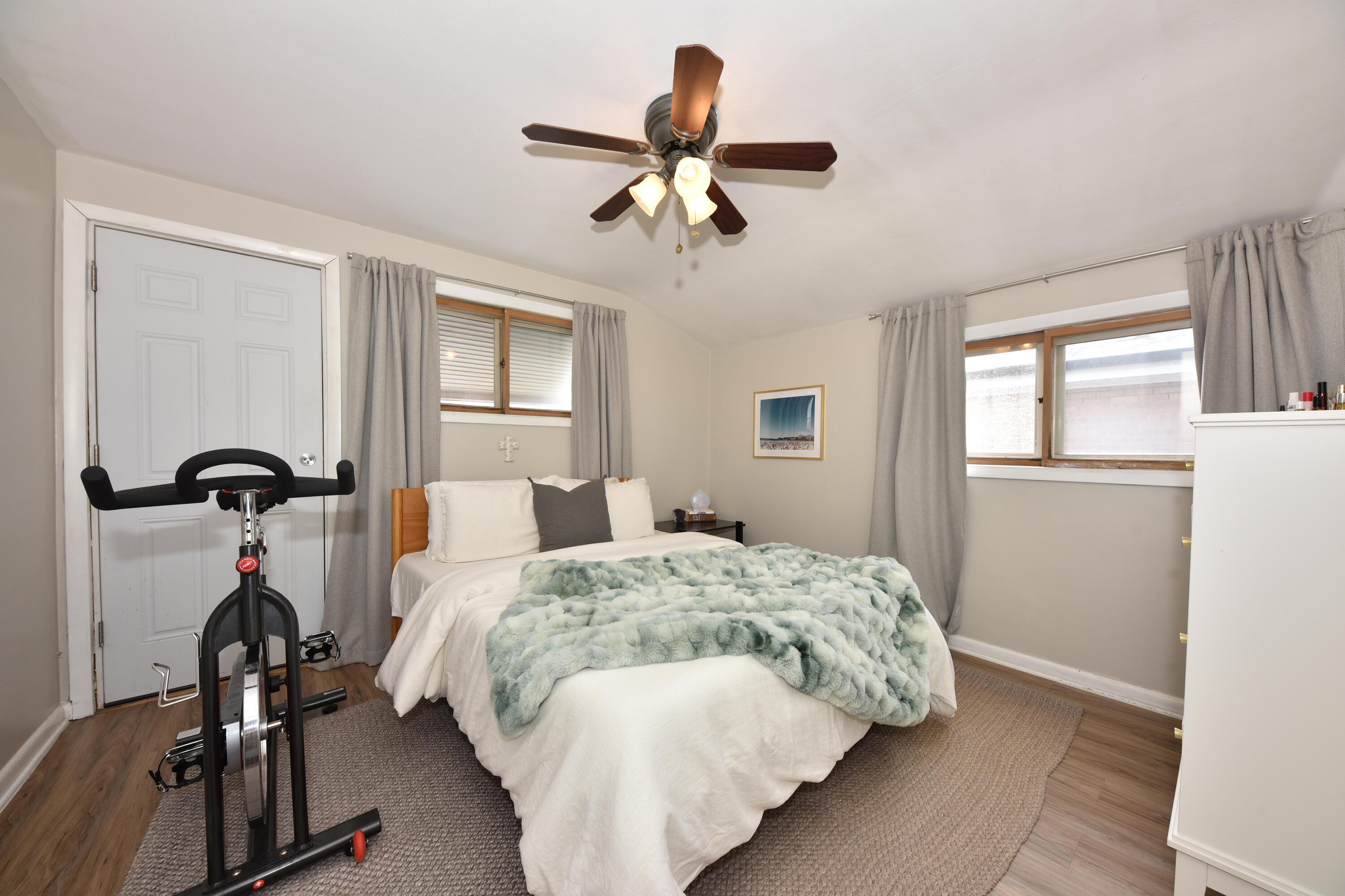 3370 South Howell Avenue, Unit 3372 Milwaukee, WI 53207 - Photo 24 of 38 Upper Bedroom