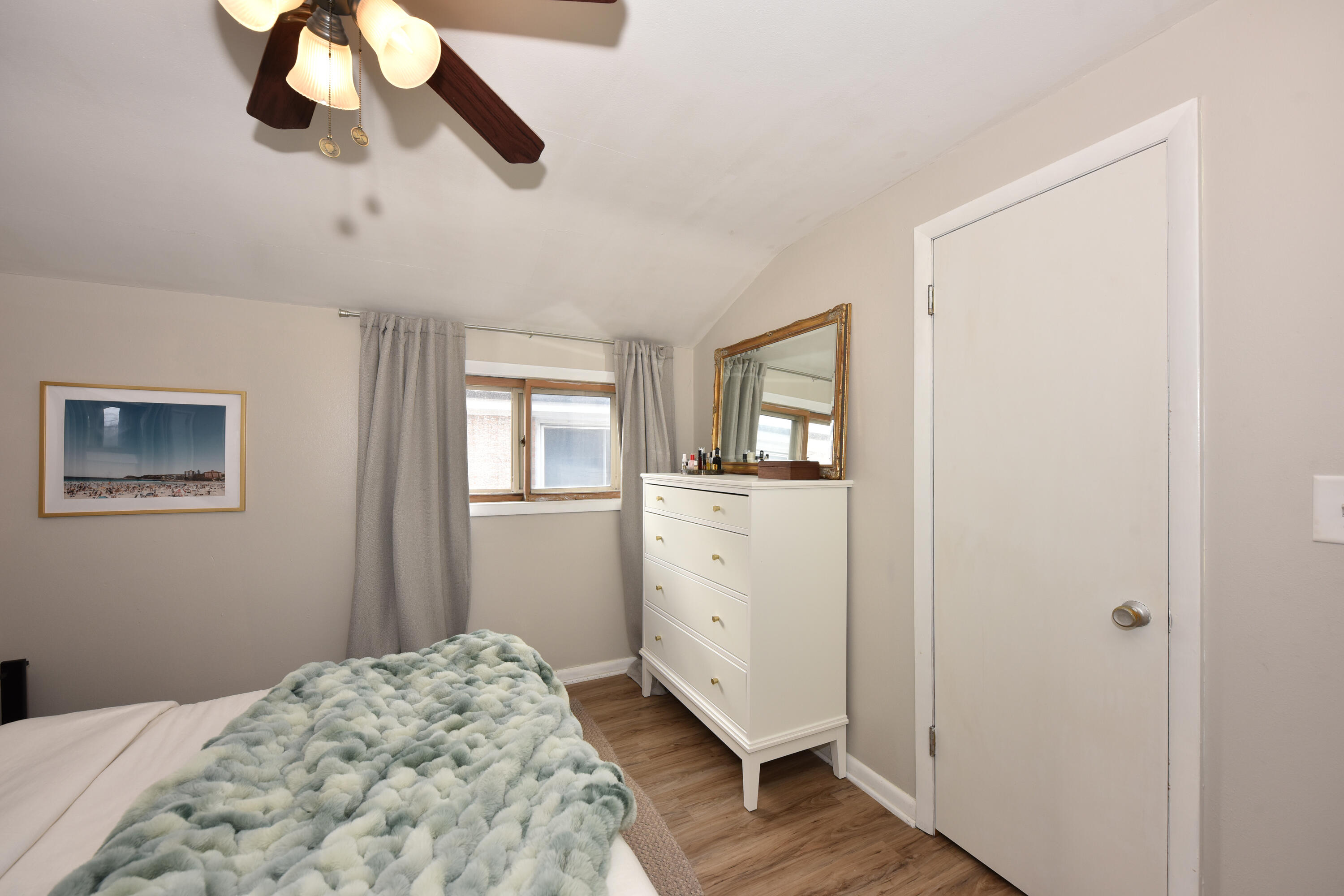 3370 South Howell Avenue, Unit 3372 Milwaukee, WI 53207 - Photo 25 of 38 Upper Bedroom