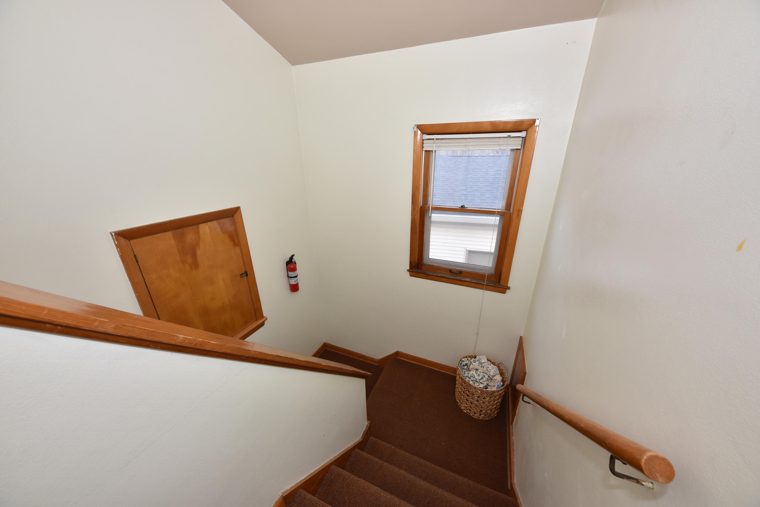 3370 South Howell Avenue, Unit 3372 Milwaukee, WI 53207 - Photo 28 of 38 Staircase
