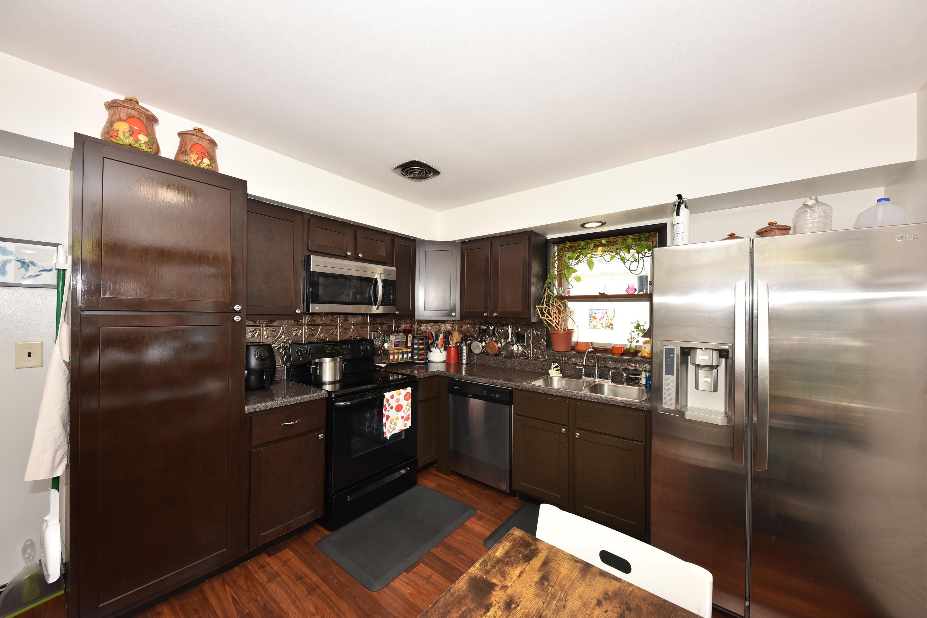 3370 South Howell Avenue, Unit 3372 Milwaukee, WI 53207 - Photo 9 of 38 Lower Kitchen