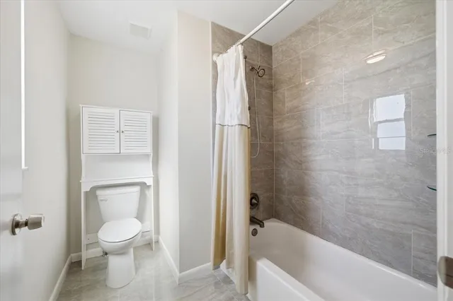 a bathroom with a toilet and a bathtub