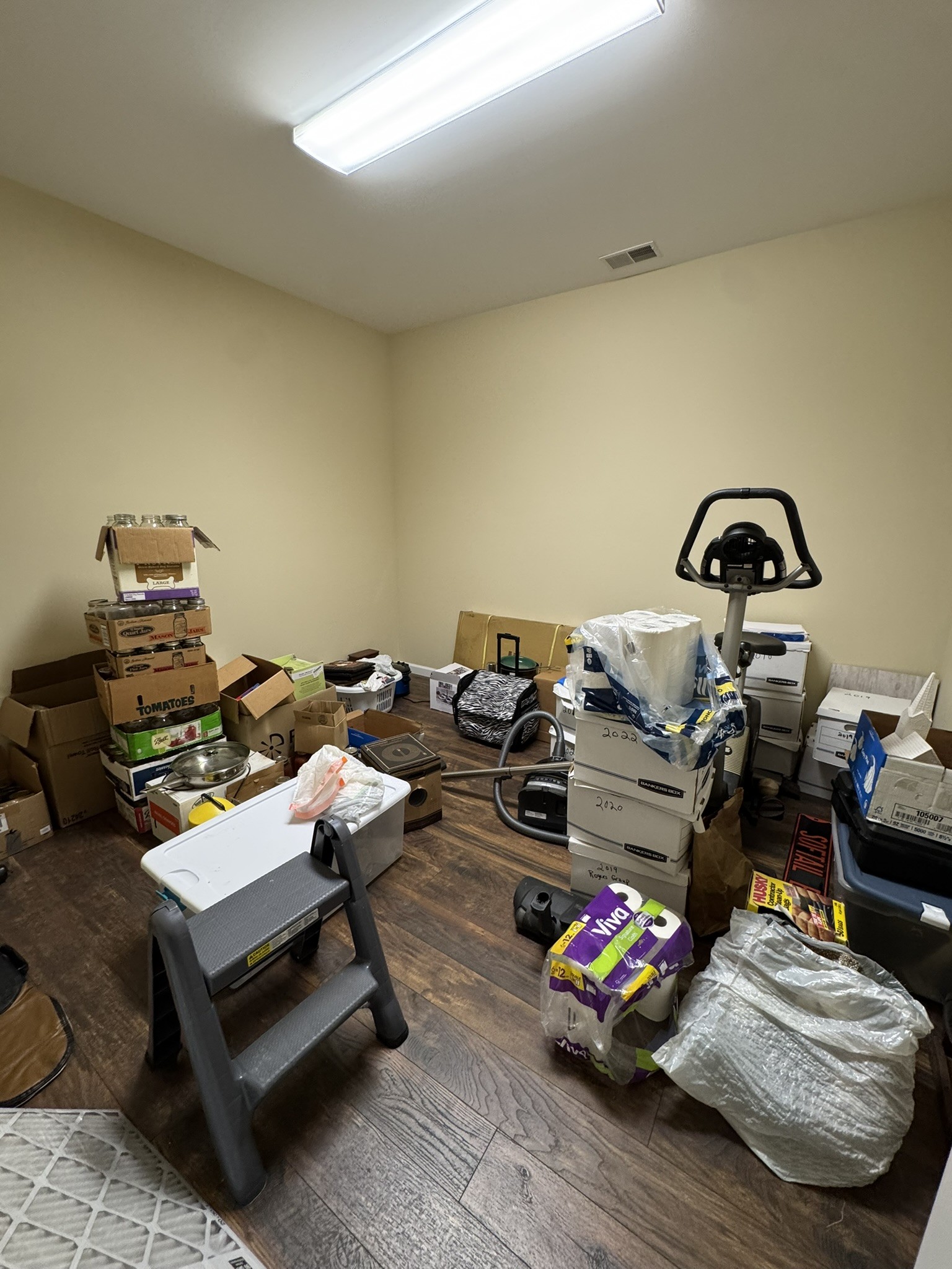 1087 Aedc Road Winchester, TN 37398 - Photo 19 of 28 a living room with furniture and wooden floor