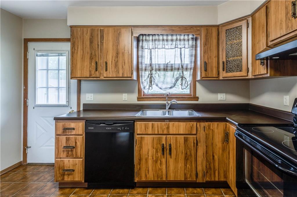 916 East Ridge Avenue Conway, PA 15027 - Photo 10 of 24 Gallery Image 10