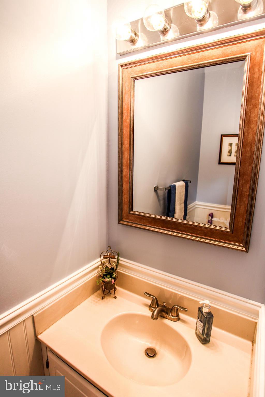 7964 Pebble Brook Court Springfield, VA 22153 - Photo 9 of 27 Bath