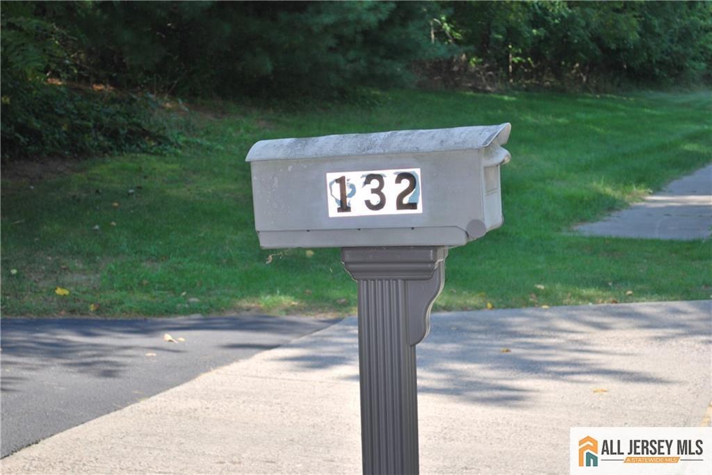 132 Union Valley Road Monroe Township, NJ 08831 - Photo 4 of 55 Gallery Image 4