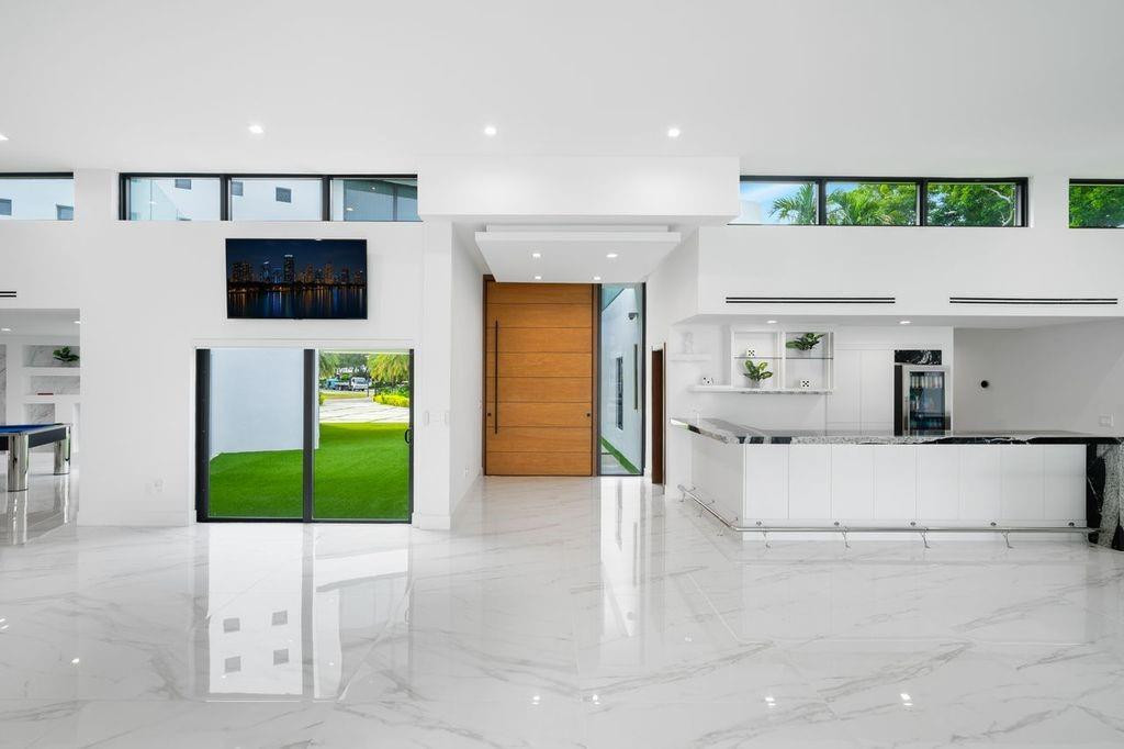 19 Gatehouse Road Sea Ranch Lakes, FL 33308 - Photo 12 of 61 Photo 12