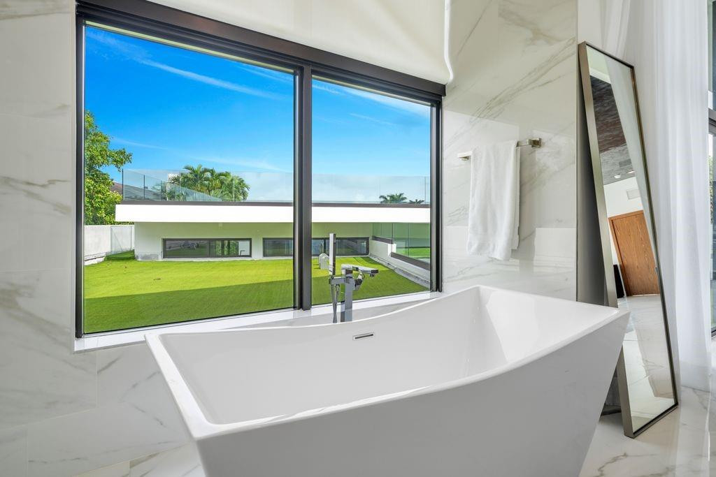 19 Gatehouse Road Sea Ranch Lakes, FL 33308 - Photo 34 of 61 Photo 34