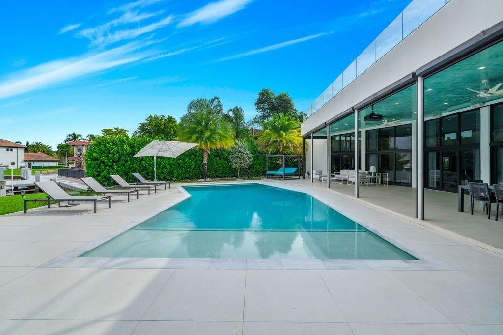 19 Gatehouse Road Sea Ranch Lakes, FL 33308 - Photo 40 of 61 Photo 40