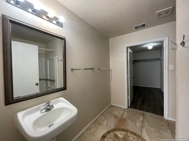 $1,795 | 6506 Falcons Heights, San Antonio, TX 78233