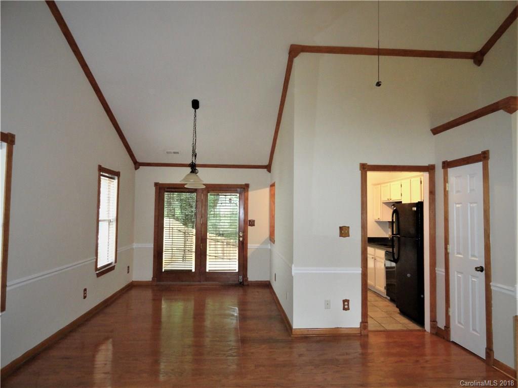 811 Foxborough Road Charlotte, NC 28213 - Photo 2 of 14