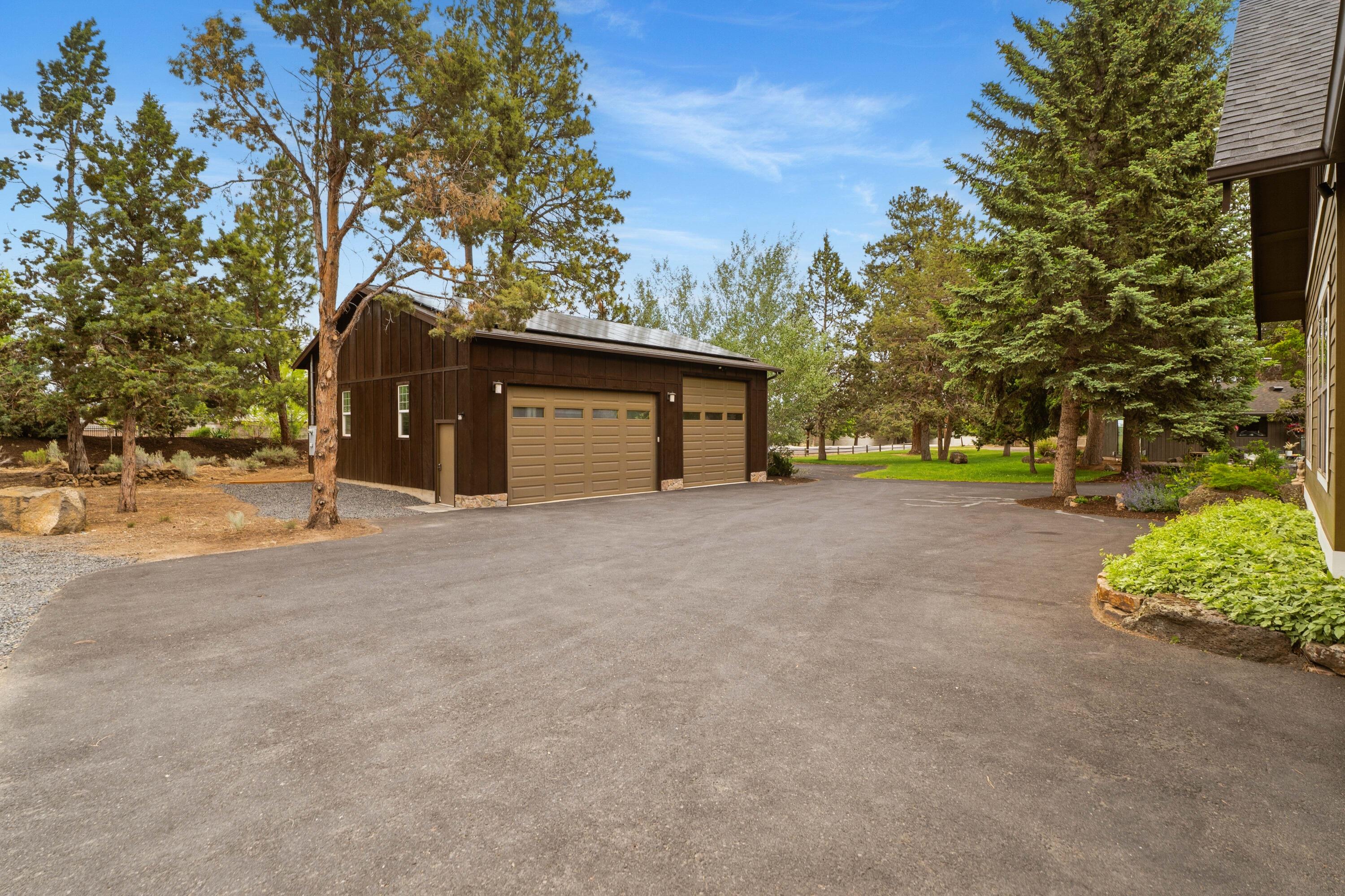 21125 Bear Creek Road Bend, OR 97702 - Photo 51 of 71