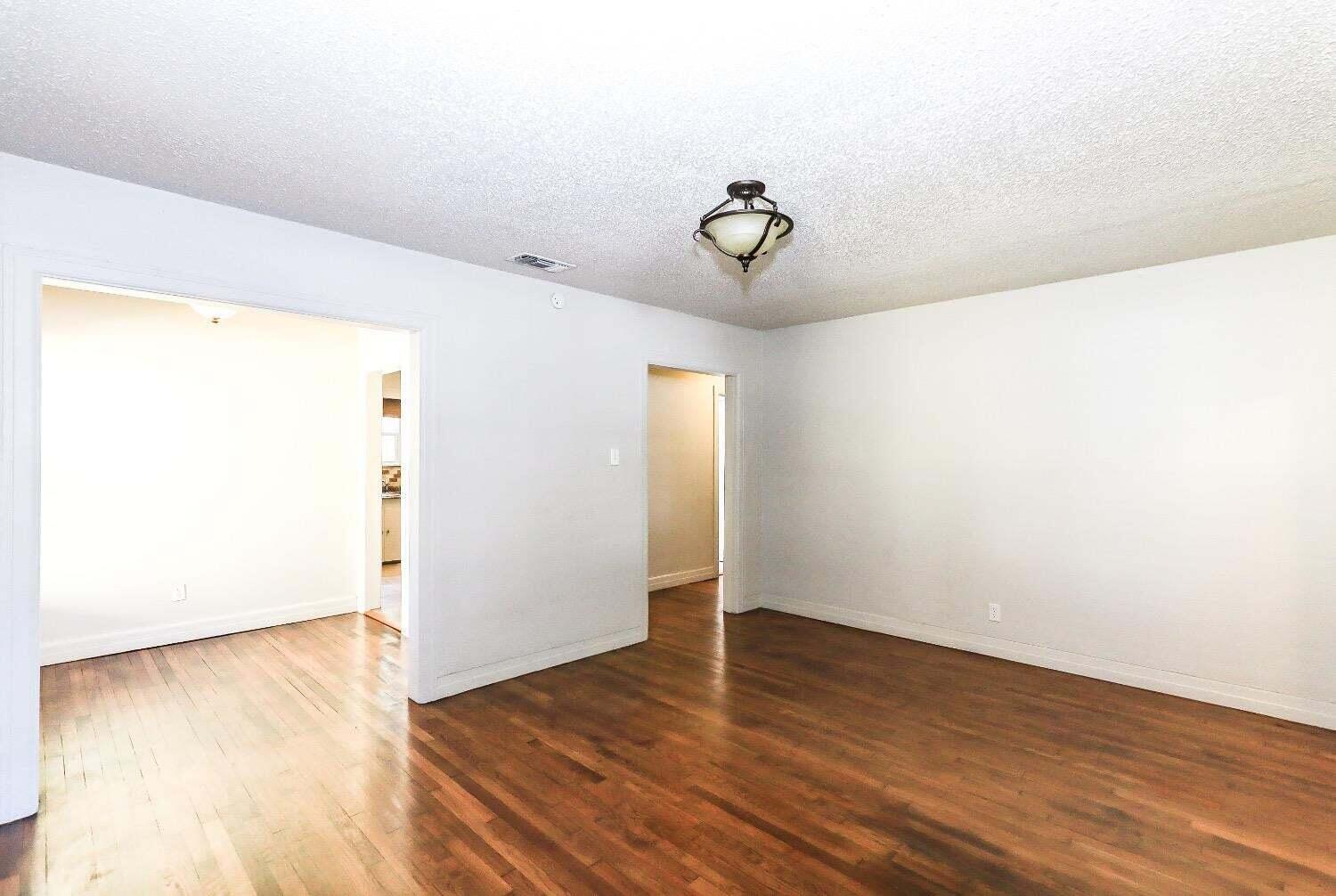 2306 20th Street Lubbock, TX 79411 - Photo 4 of 30 20241219231613322388000000-o