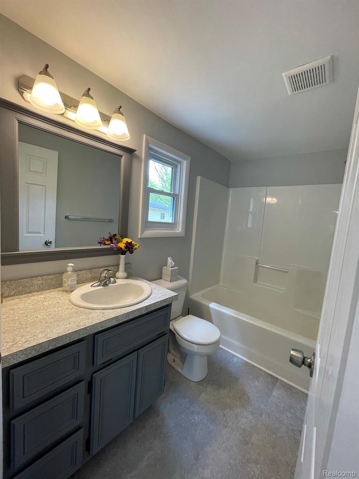 2743 Imlay City Road Lapeer, MI 48446 - Photo 18 of 22 IMG_5082.JPEG
