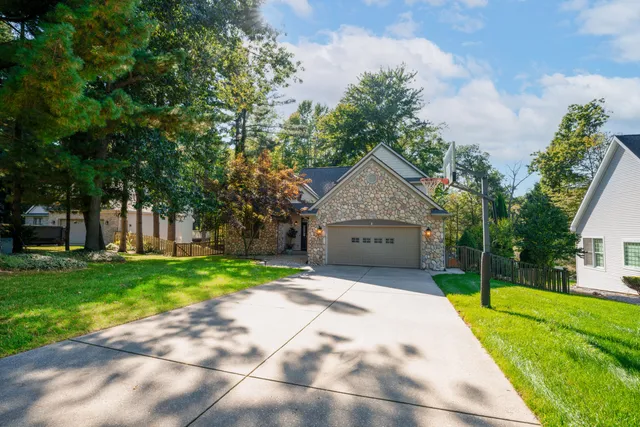 $498,000 | 4752 Forest Creek Drive, Kalamazoo, MI 49009