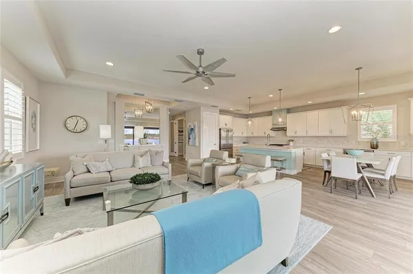 $799,999 | 1021 Crosswind Avenue, Sarasota, FL 34240
