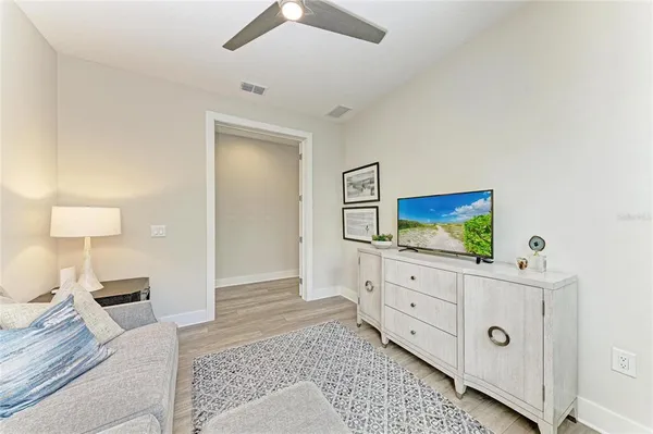 $799,999 | 1021 Crosswind Avenue, Sarasota, FL 34240