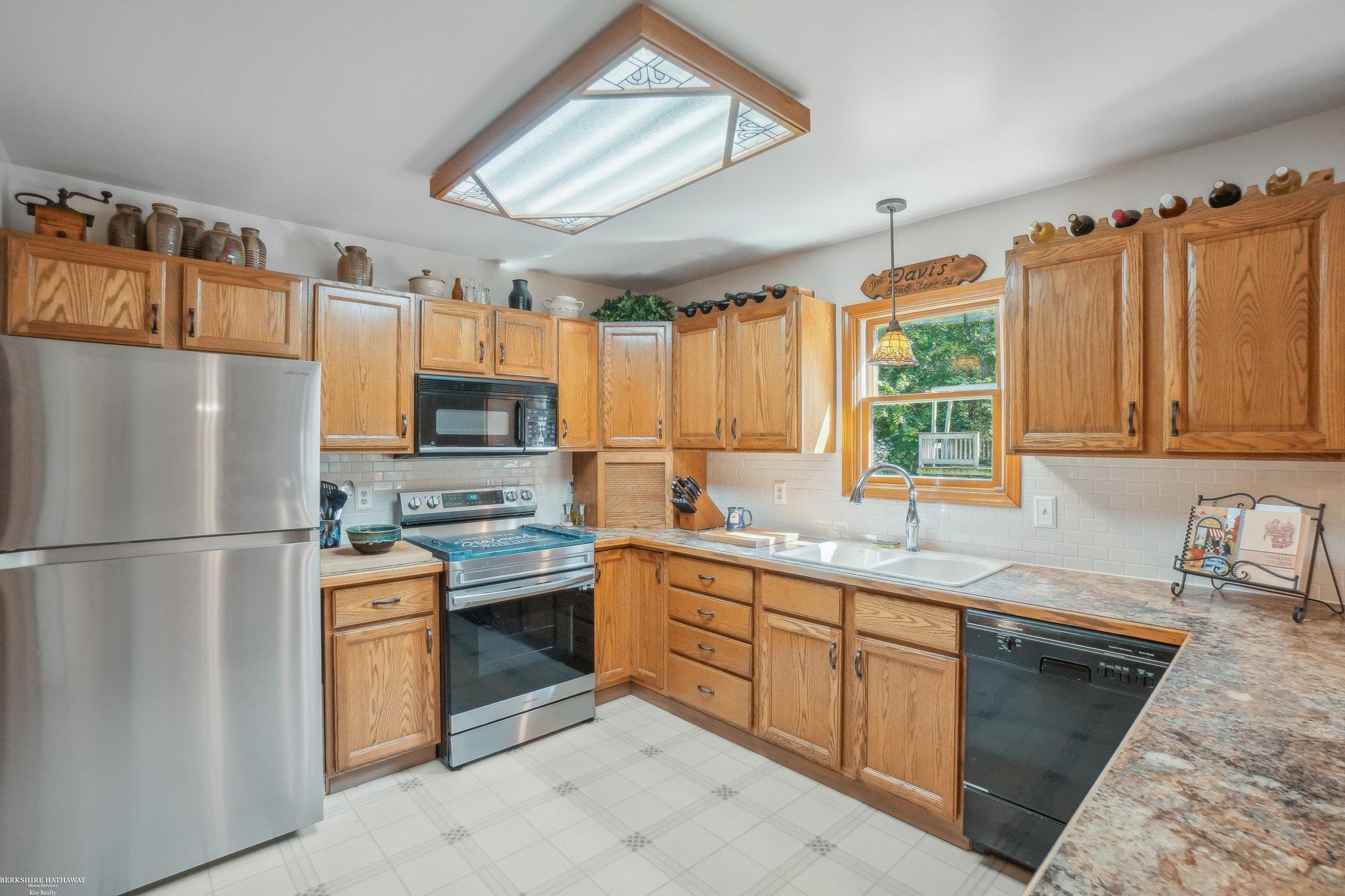6201 Metcalf Road North Street, MI 48049 - Photo 7 of 43 50153716-8e216a32-2cfa-49e8-ac2d-07f1dee3ac13.JPG