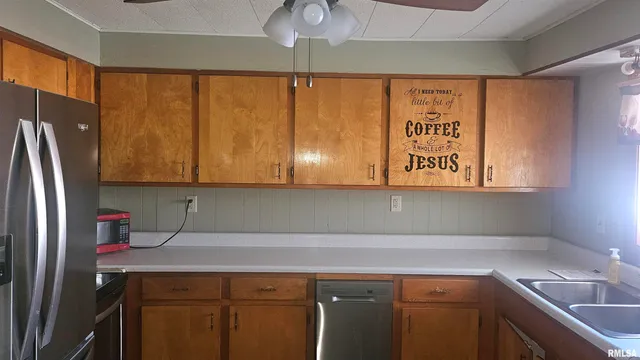 $92,000 | 434 Dean Court, Canton, IL 61520