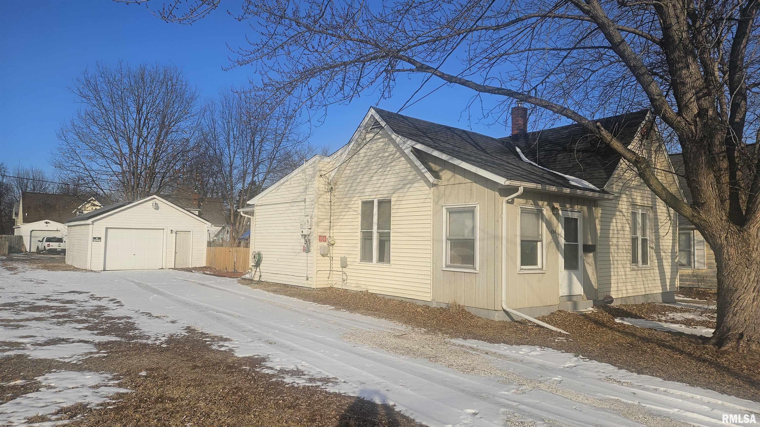 434 Dean Court Canton, IL 61520 - Photo 2 of 31