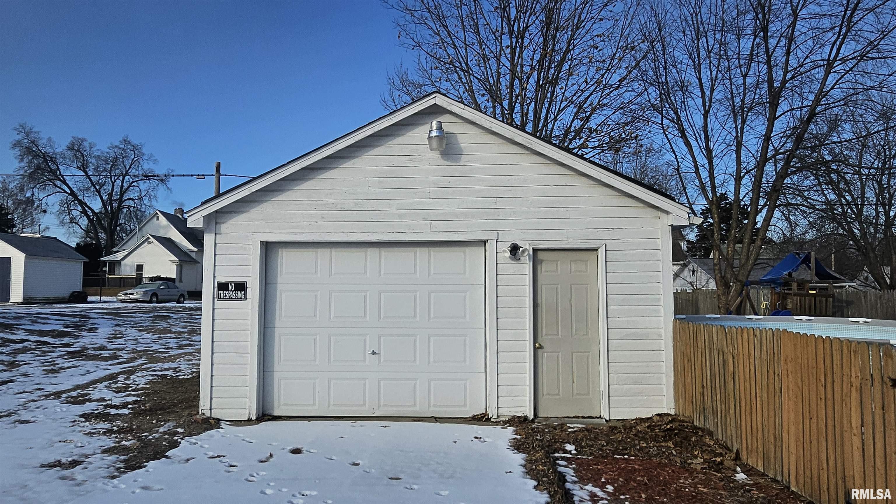 434 Dean Court Canton, IL 61520 - Photo 3 of 31